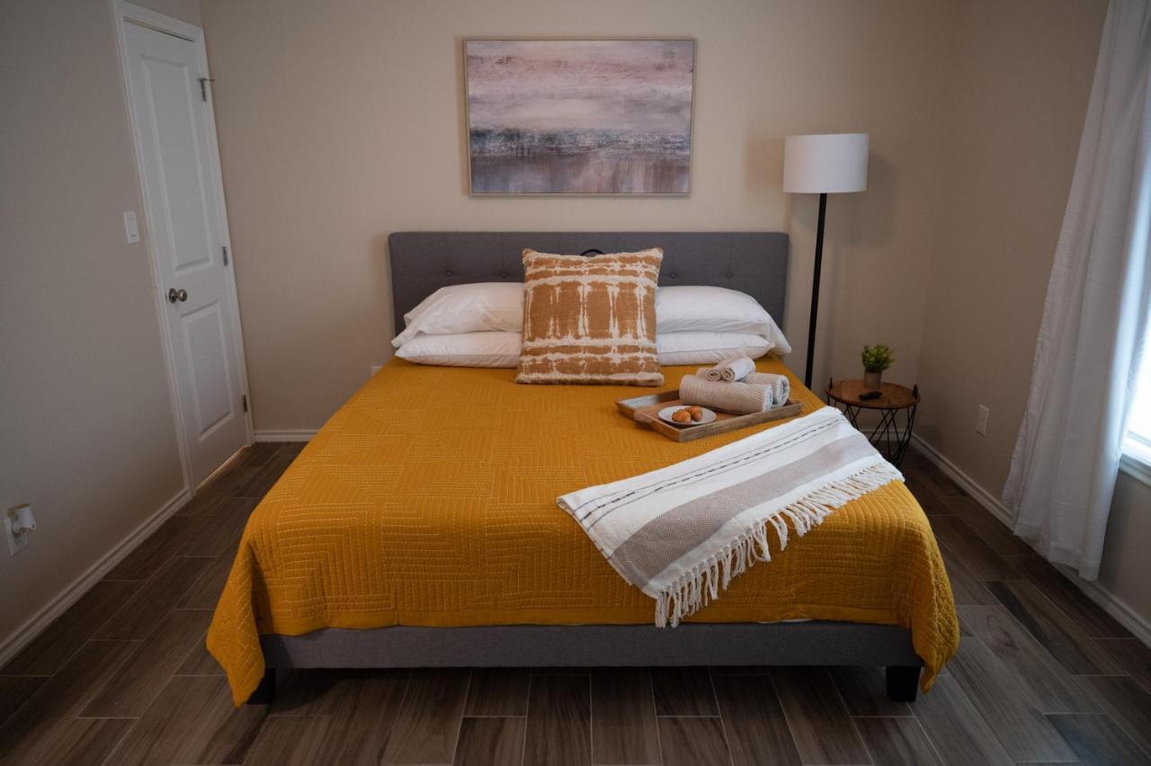 Fabulous King Size Bed In A Gated Neighborhood! Lägenhet Edinburg Exteriör bild
